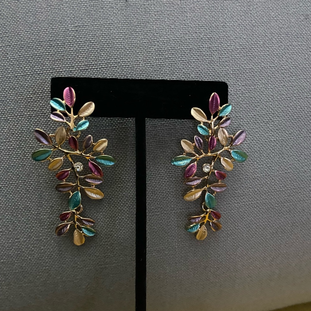 Flirty multicolored earrings!